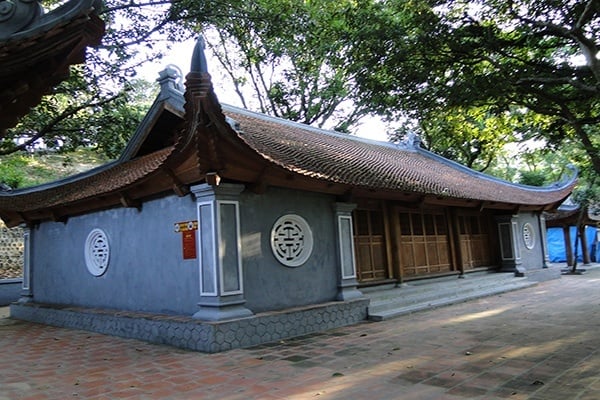 Chu Tho lam cua thong gio