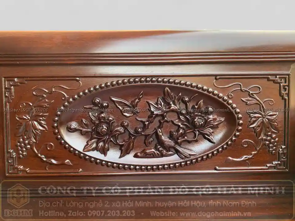 mẫu trường kỷ vai cuốn đục tứ quý cúc