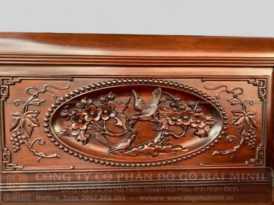 mẫu trường kỷ vai cuốn đục tứ quý mai