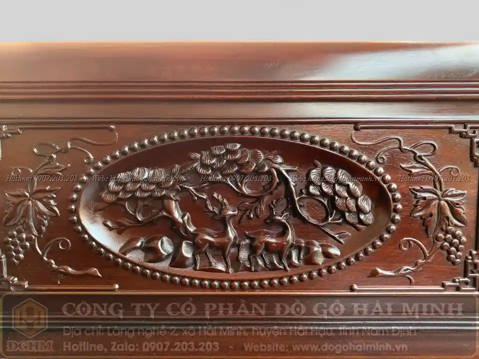 mẫu trường kỷ vai cuốn đục tứ quý tùng lộc