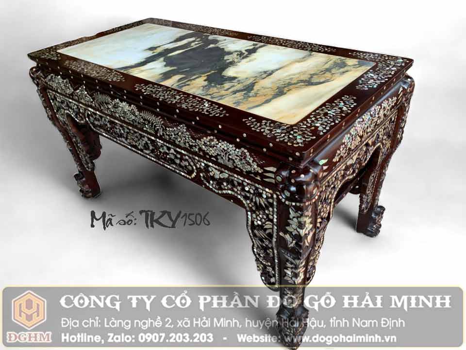 bàn mặt đá trong bộ trường kỷ tam sơn