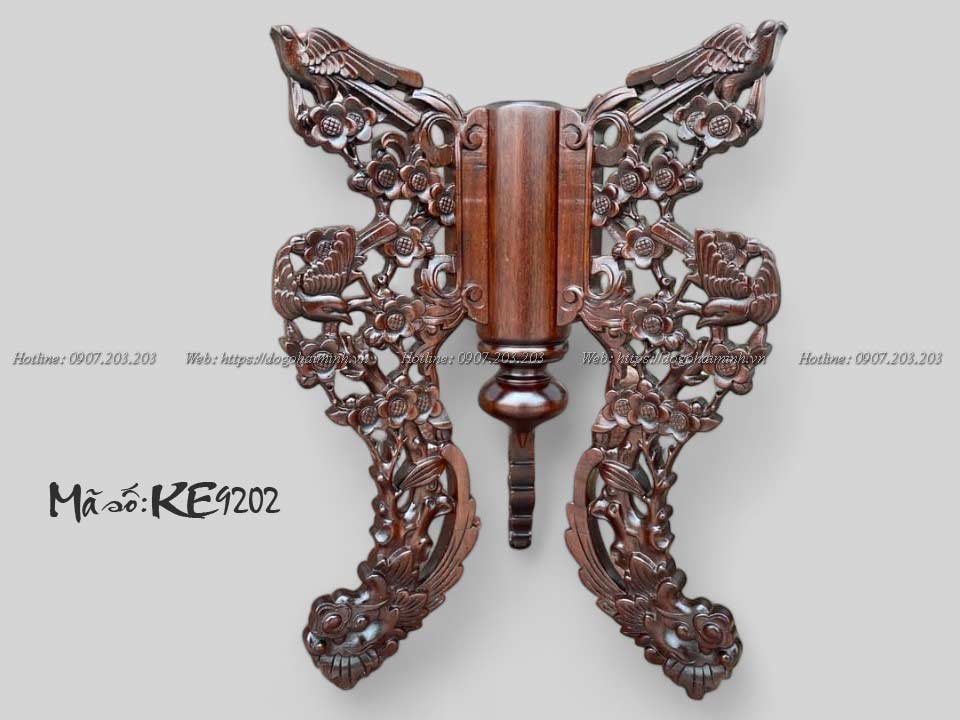 chò gỗ 3 chân để đĩa hoa quả trên bàn thờ gia tiên đục hoa mai
